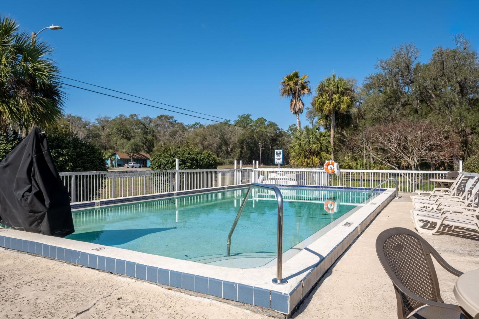 Suwannee Gables Hotel Old Town Exterior photo