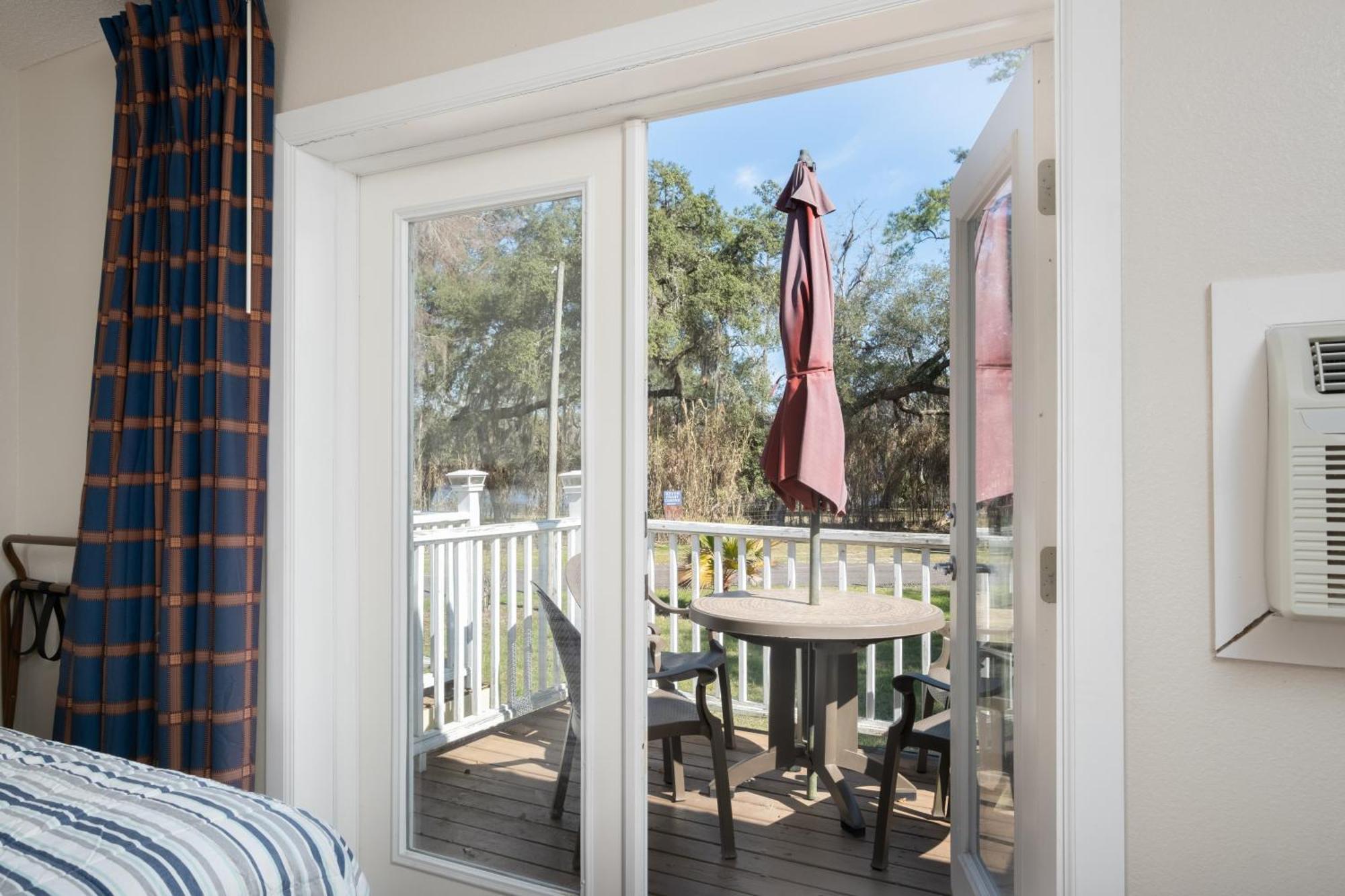 Suwannee Gables Hotel Old Town Exterior photo