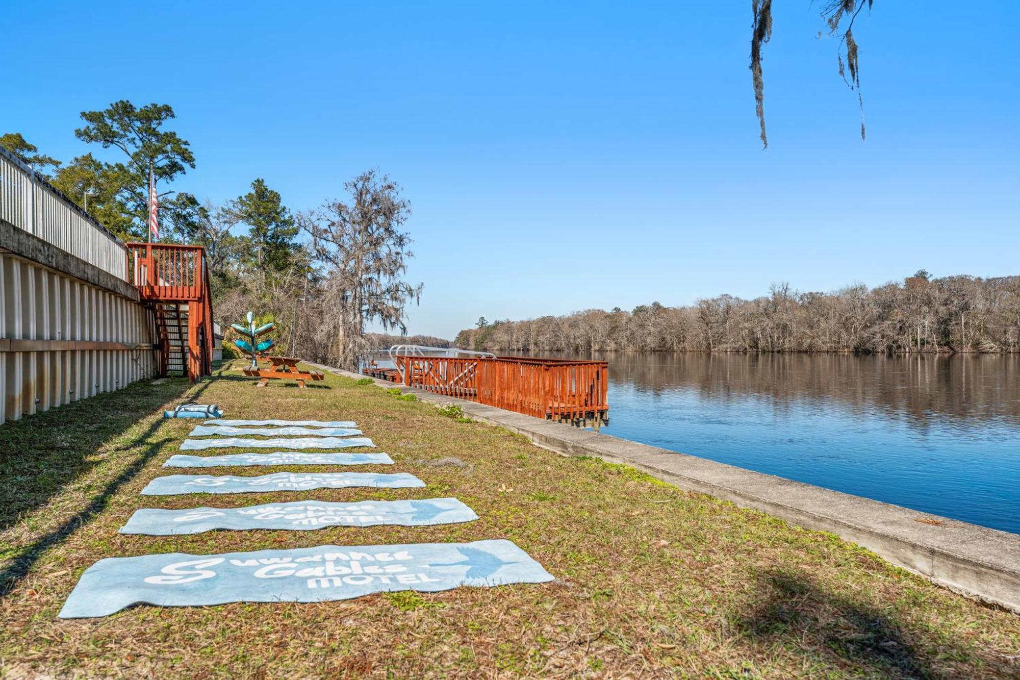 Suwannee Gables Hotel Old Town Exterior photo