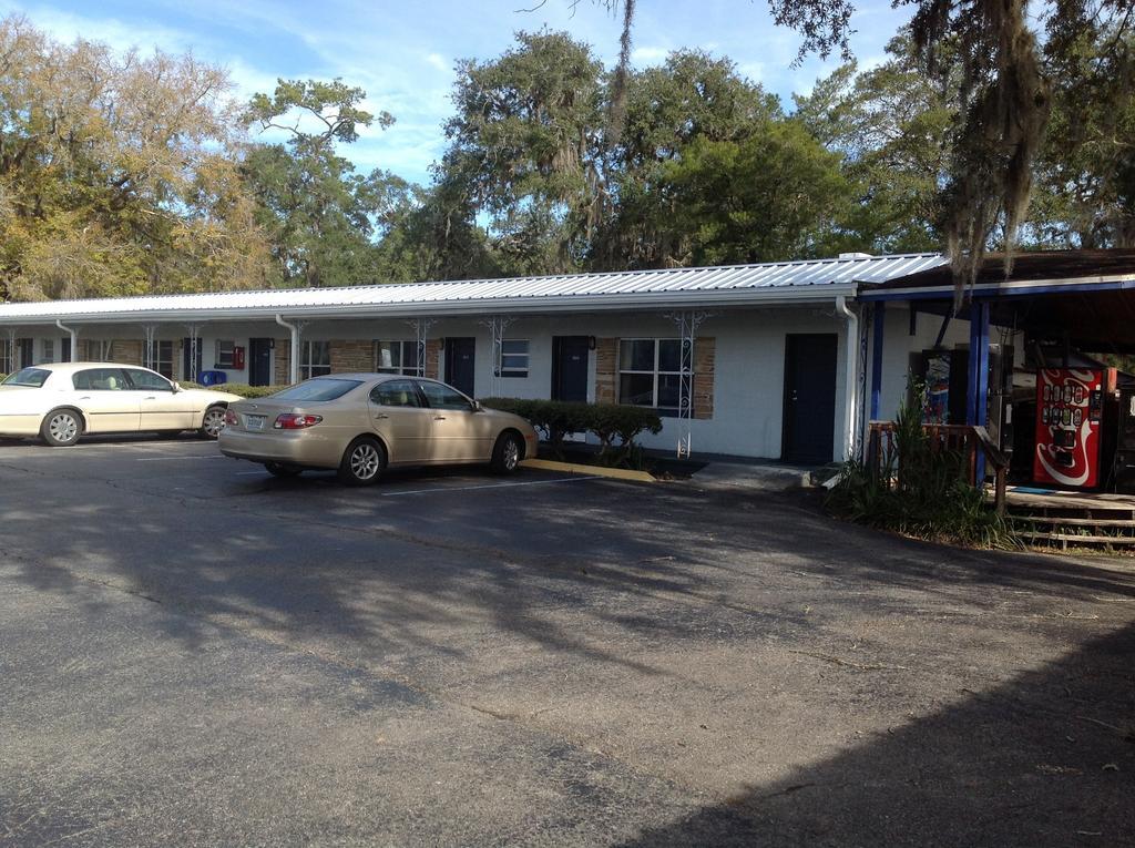 Suwannee Gables Hotel Old Town Exterior photo