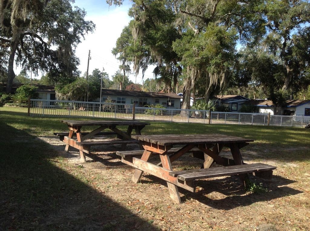 Suwannee Gables Hotel Old Town Exterior photo