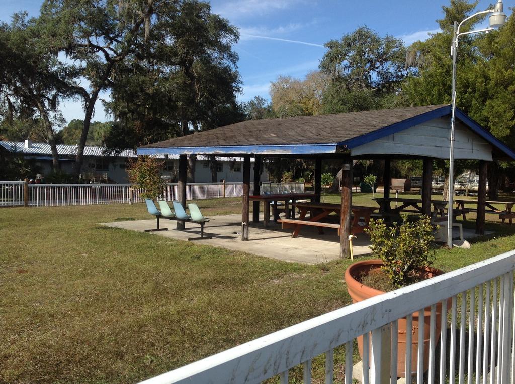 Suwannee Gables Hotel Old Town Exterior photo