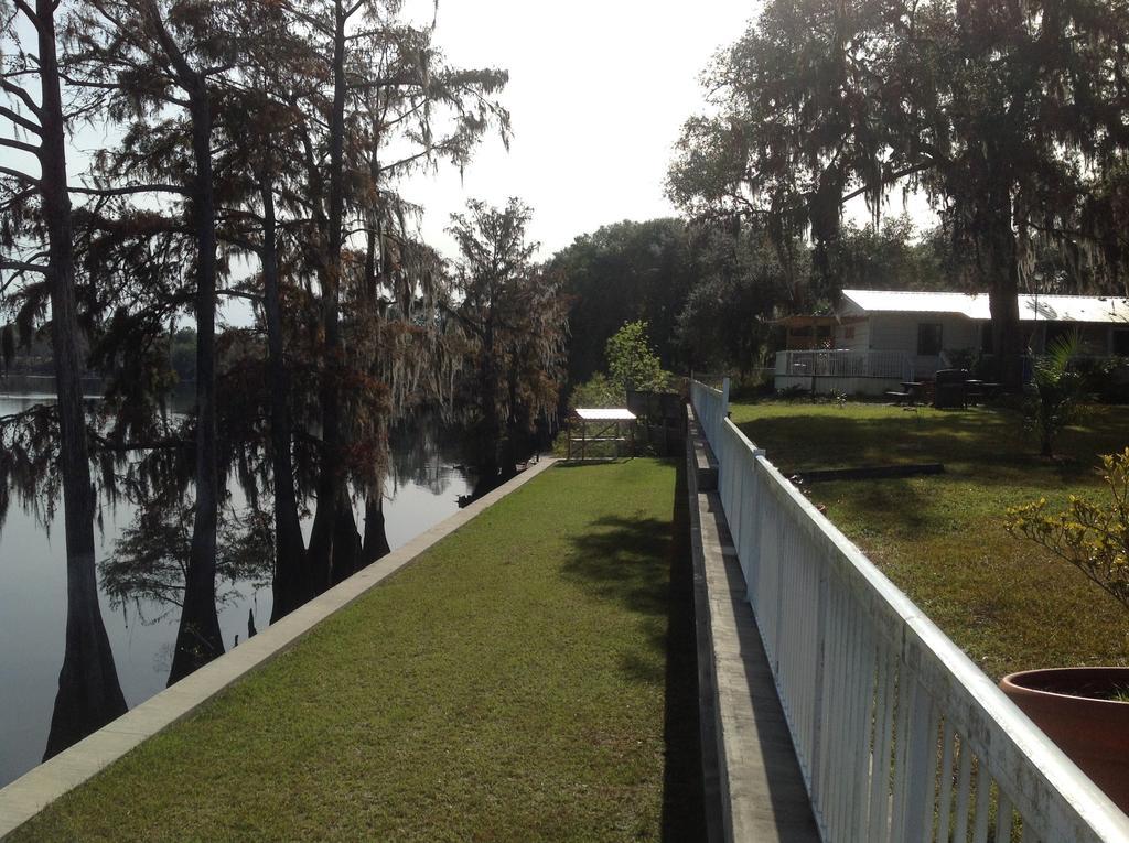 Suwannee Gables Hotel Old Town Exterior photo
