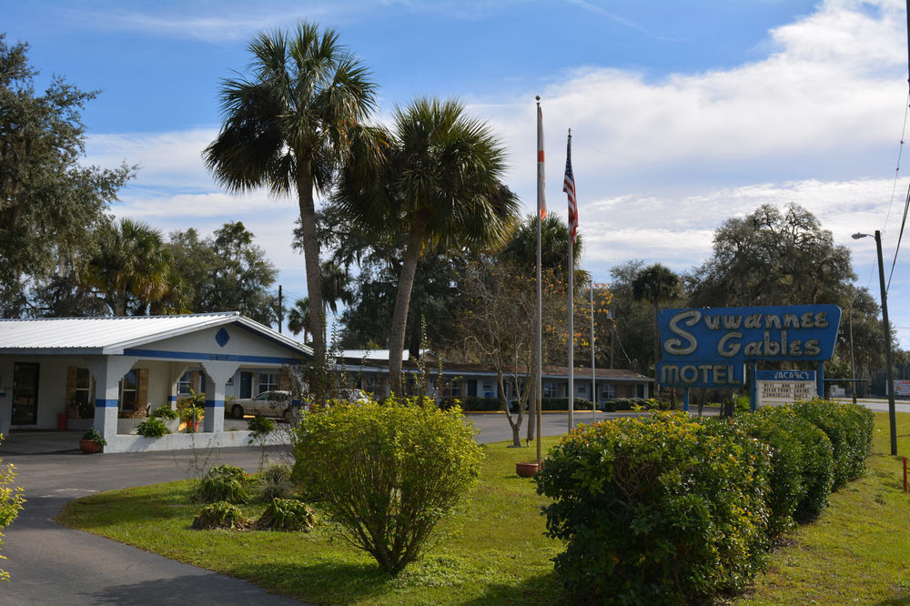 Suwannee Gables Hotel Old Town Exterior photo